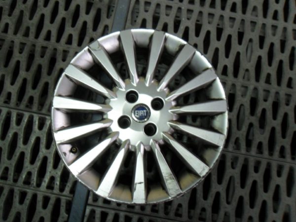 FIAT GRANDE PUNTO 6.5x17 ET 46  SERIE COMPLETA DI 4 CERCHI.